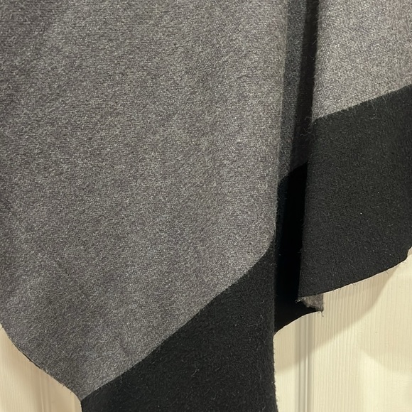 LOFT Sweater Poncho - Picture 4 of 6